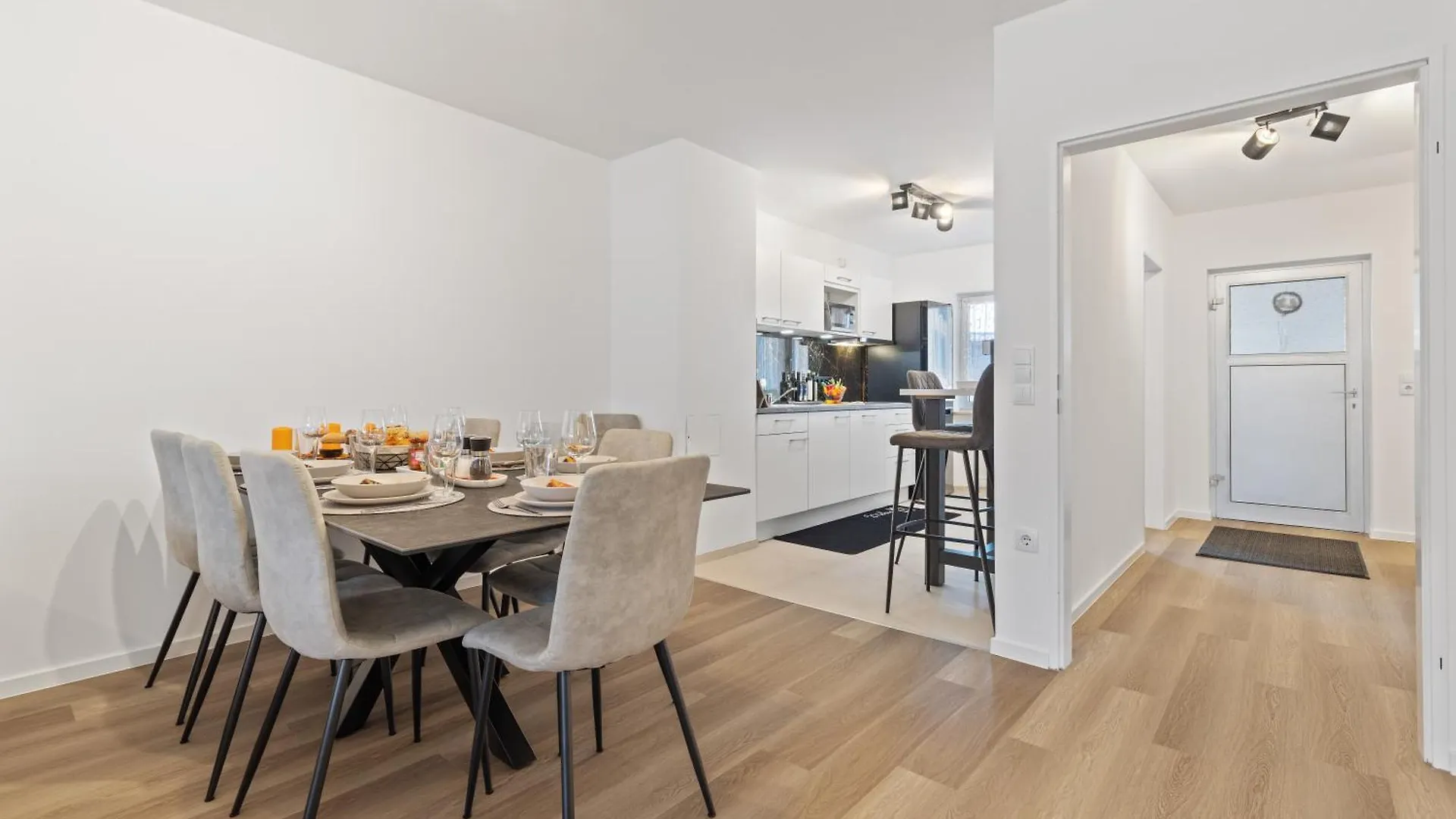 Primero Relax-Home, Zentral, 92Qm, Balkon Tiefgarage, 7P Augsburg 0*,