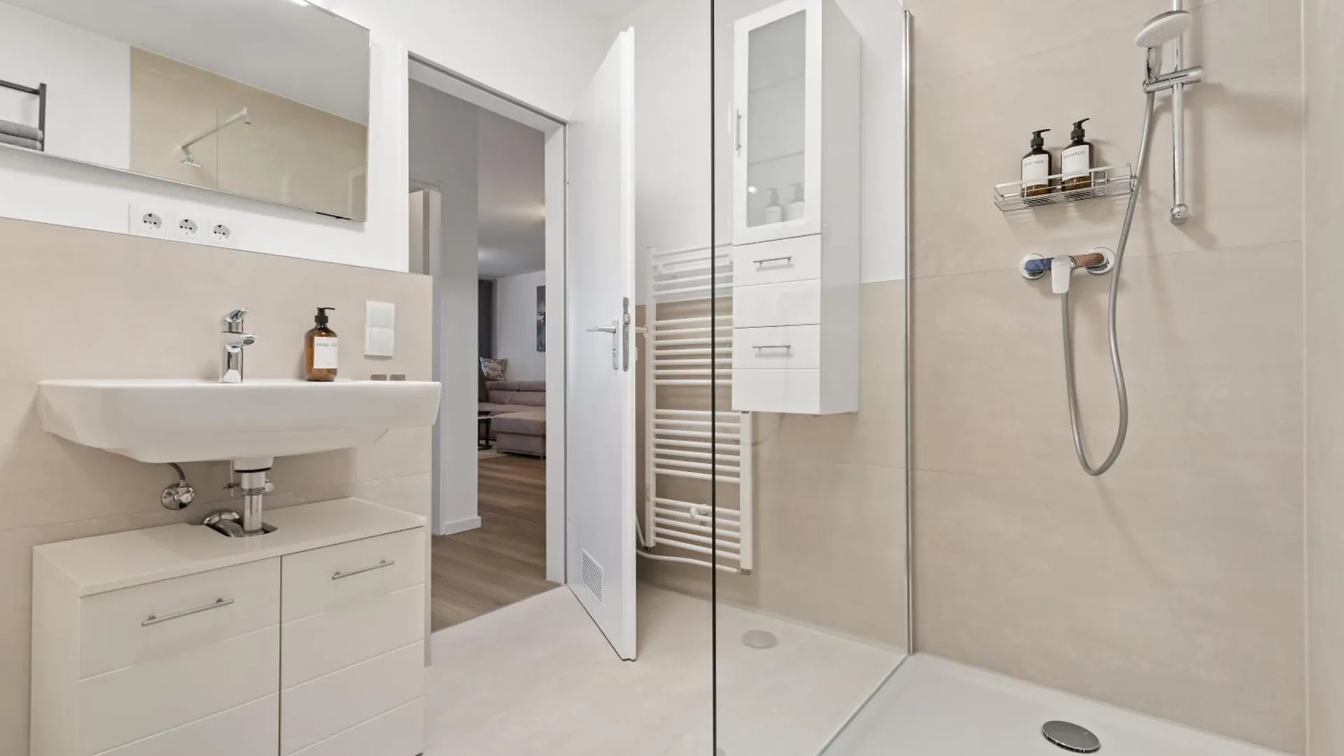 Apartamento Primero Relax-Home, Zentral, 92Qm, Balkon Tiefgarage, 7P Augsburg