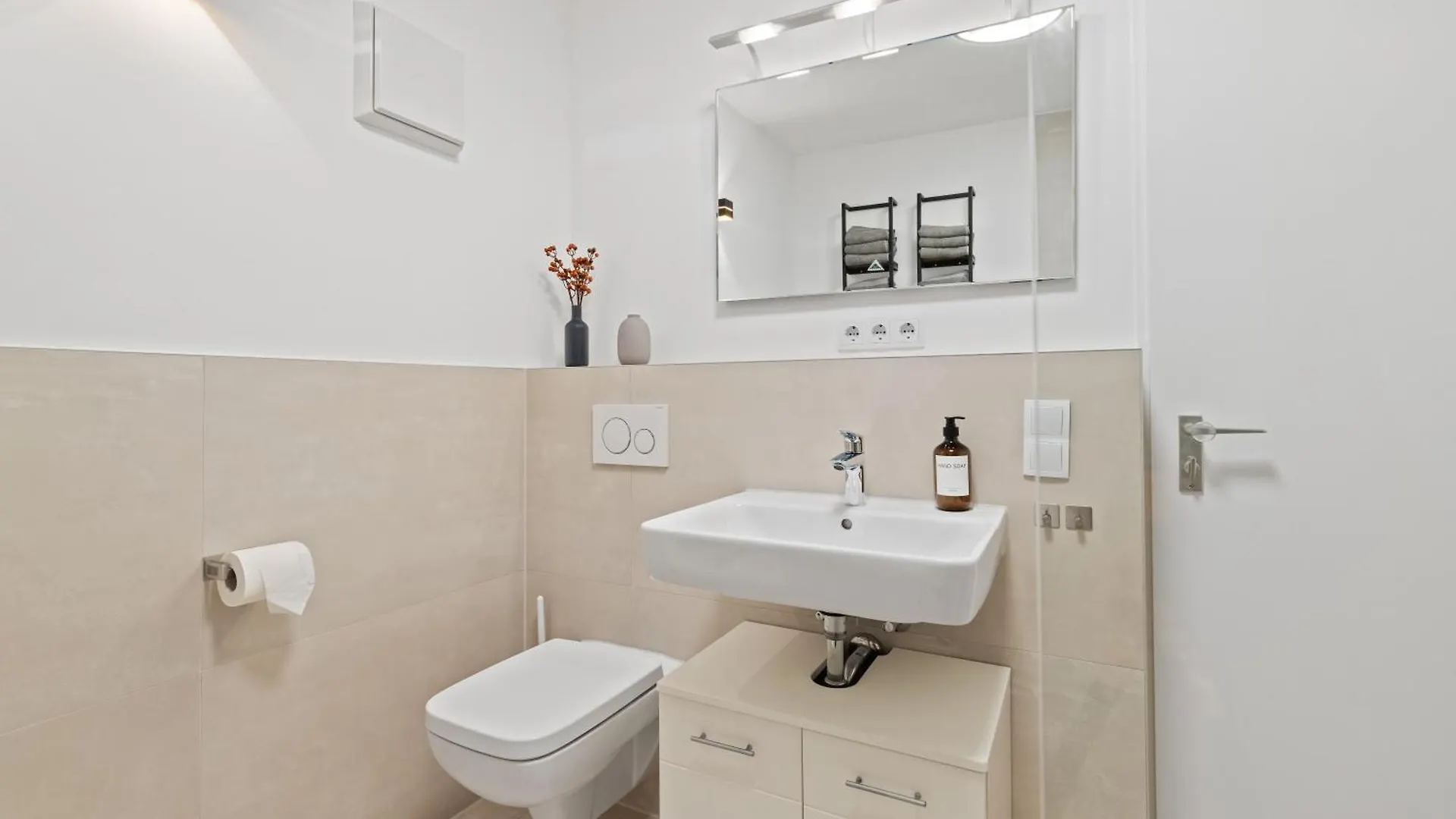 Primero Relax-Home, Zentral, 92Qm, Balkon Tiefgarage, 7P Augsburg 0*,  Alemanha